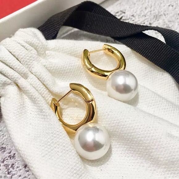 Big Imitation Pearl Gold Hoop Earrings - Picture 5 of 7